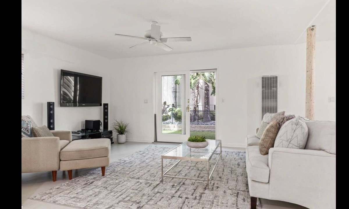 Mussel Shoals House | Beach house secluded private bottom floor