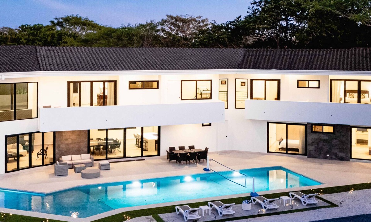 Tamarindo Villa | Beach Manna House: King, Queen & Bunk + Epic Pool