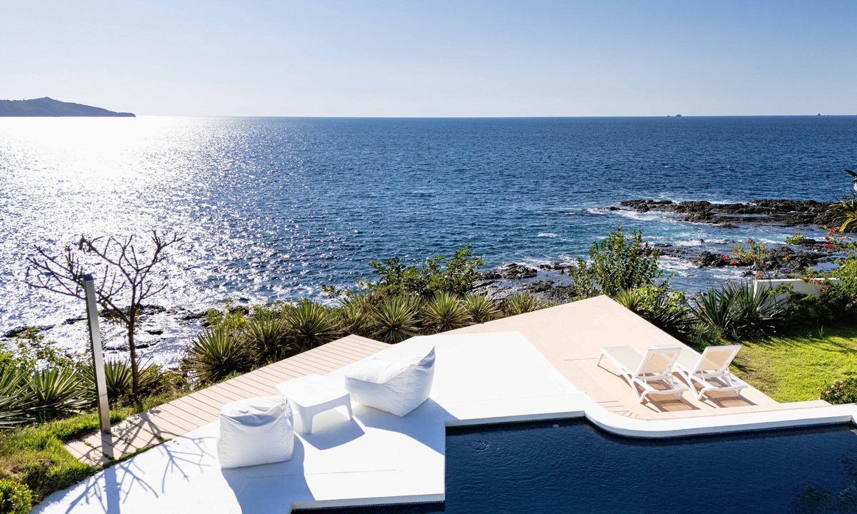 Playa Flamingo House | Beachfront Cliff Villa 300° Ocean Views Pool, Jacuzzi & Guest House