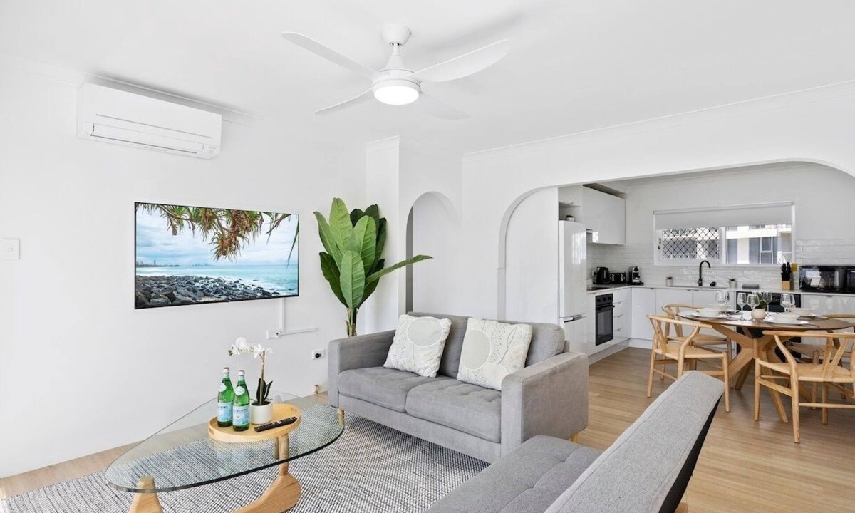 Broadbeach Apartment | Beachfront Escape Broadbeach - 2BD, Pool, Sleeps 7