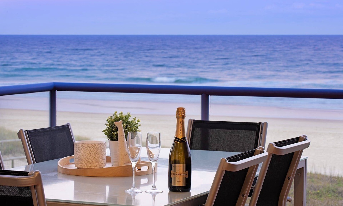 Mermaid Beach House | Beachfront Escape (Ocean Views)