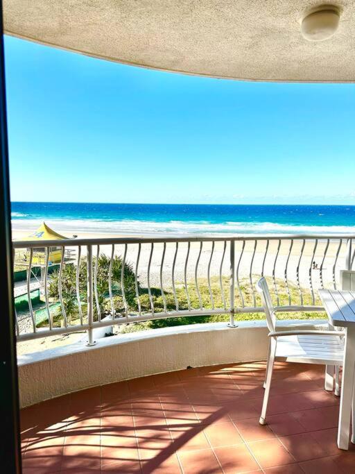 Mermaid Beach Apartment | Beachfront Haven 1 Bed on Albatross