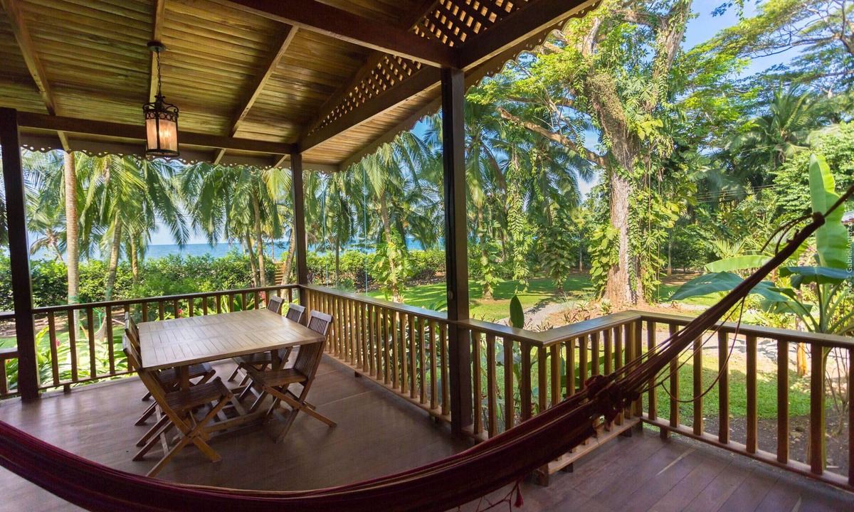 Puerto Viejo de Talamanca Ski Chalet | Beachfront Villa Seabreeze with AC & Pool