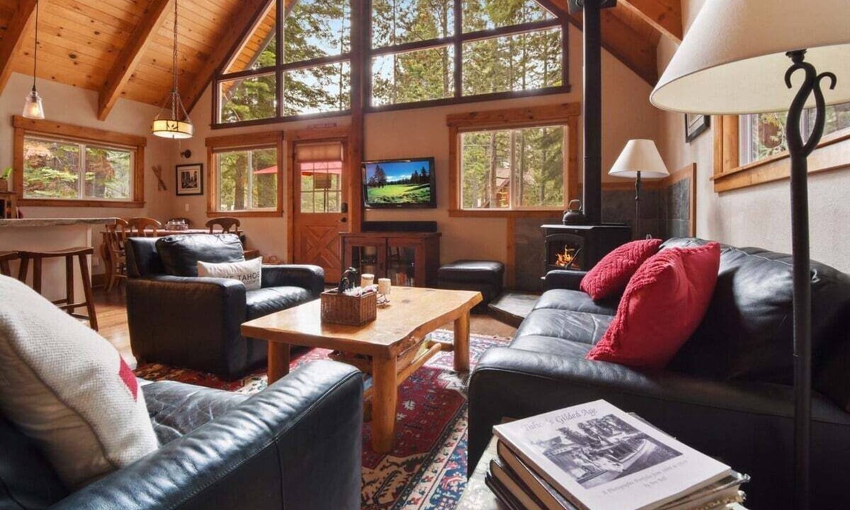 McKinney Estates House | Bearadise Cabin in Tahoma