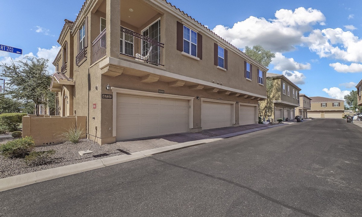 Power Ranch House | Beautiful 3 bedroom 2.5 bath townhome in heart of east Gilbert, community pool