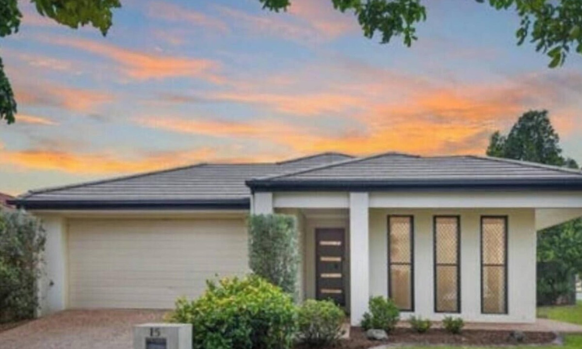 Redbank Plains House | Beautiful 4 BDR House with ensuite and A/C
