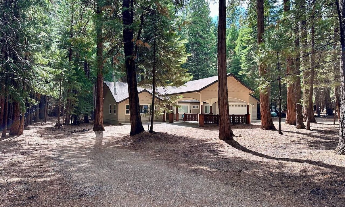 Shingletown House | Beautiful Custom Home near Lake McCumber & Mt Lassen