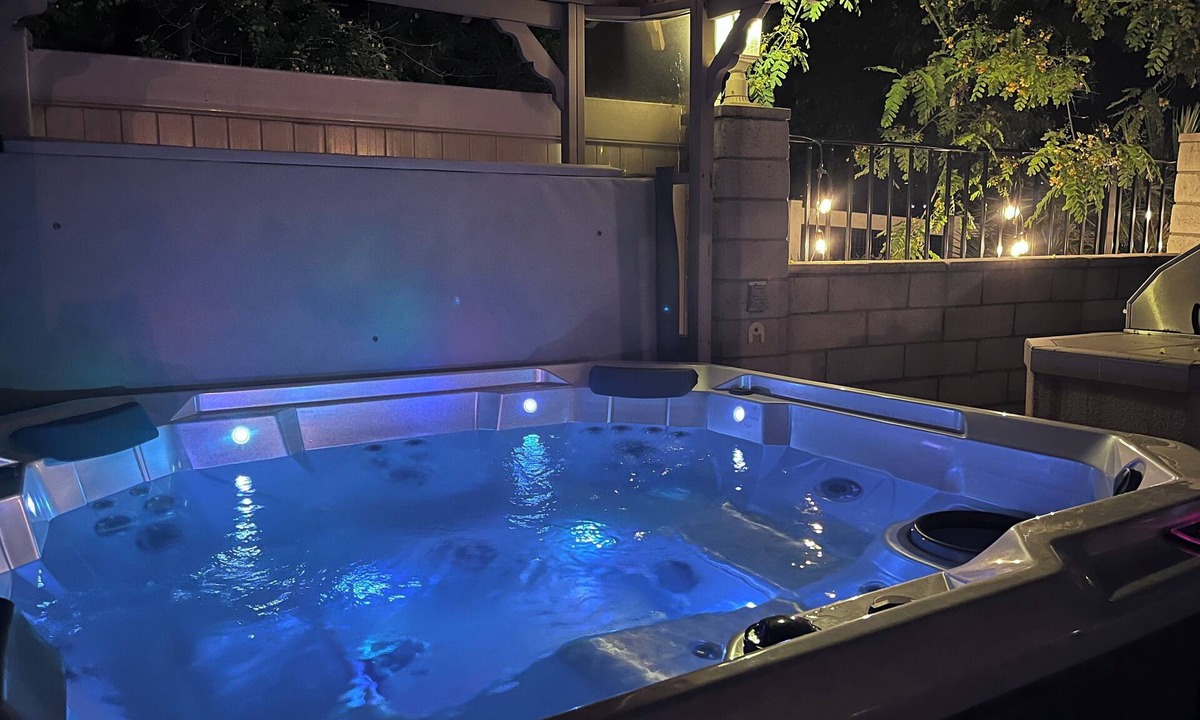 Temecula Ski Chalet | Beautiful Gem in Heart of Wine Country 4Bd/3Ba with Pool and Hot Tub