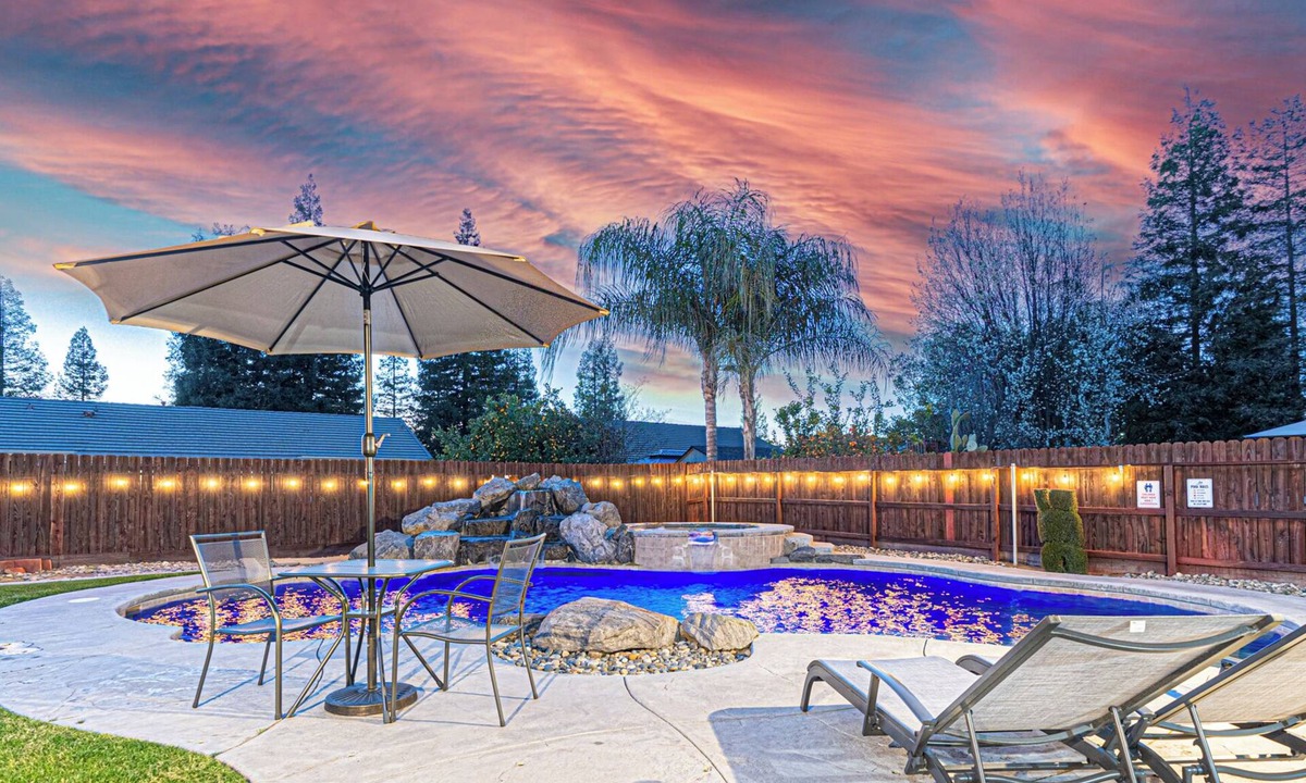 Selma House | Beautiful Home with Pool & Hot Tub close to National Parks