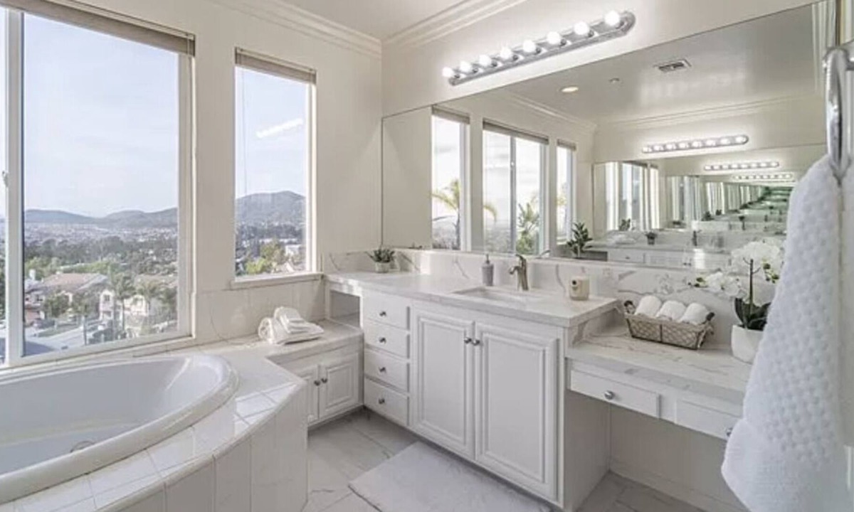 Allied Gardens House | Beautiful House In Great Location