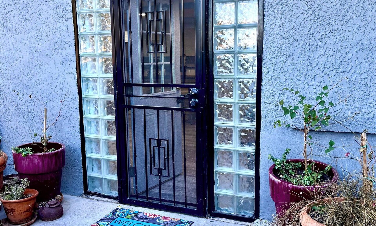 Las Vegas Apartment | BEAUTIFUL ONE BEDROOM - FREE UTILITIES AND WIFI - SAFE AND QUIET