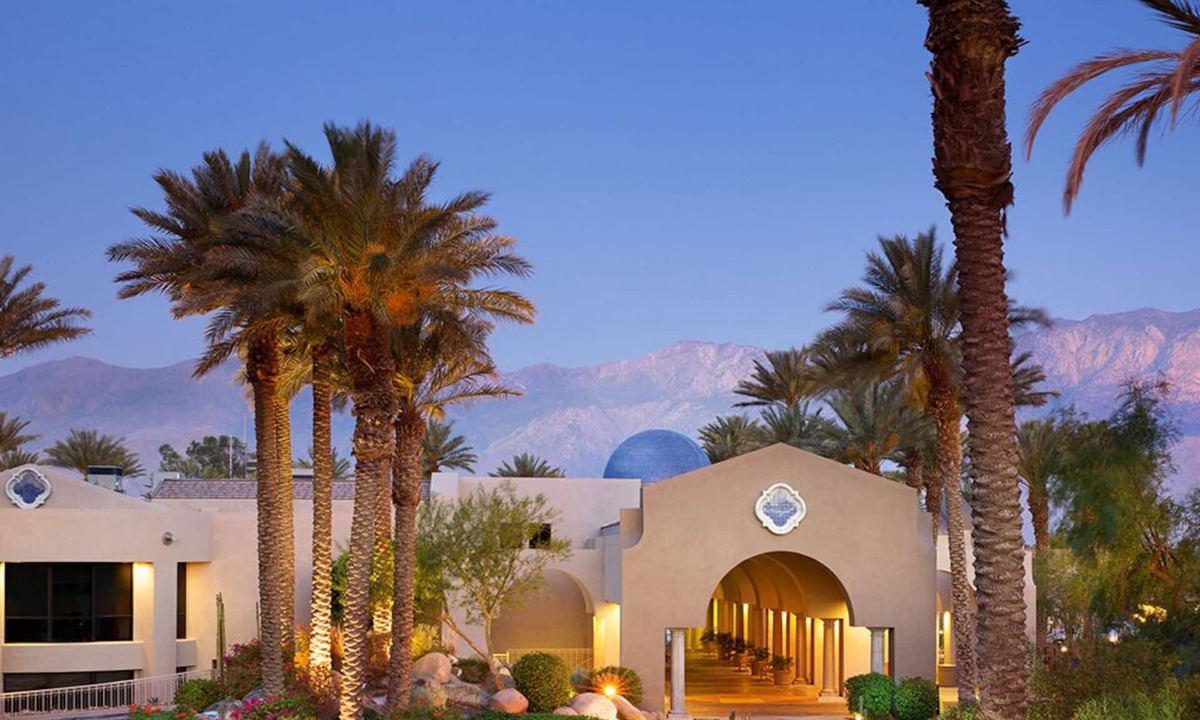 Rancho Mirage Villa | Beautiful Palm Springs Resort Villa on Dinah Shore Dr. Family-sized unit.