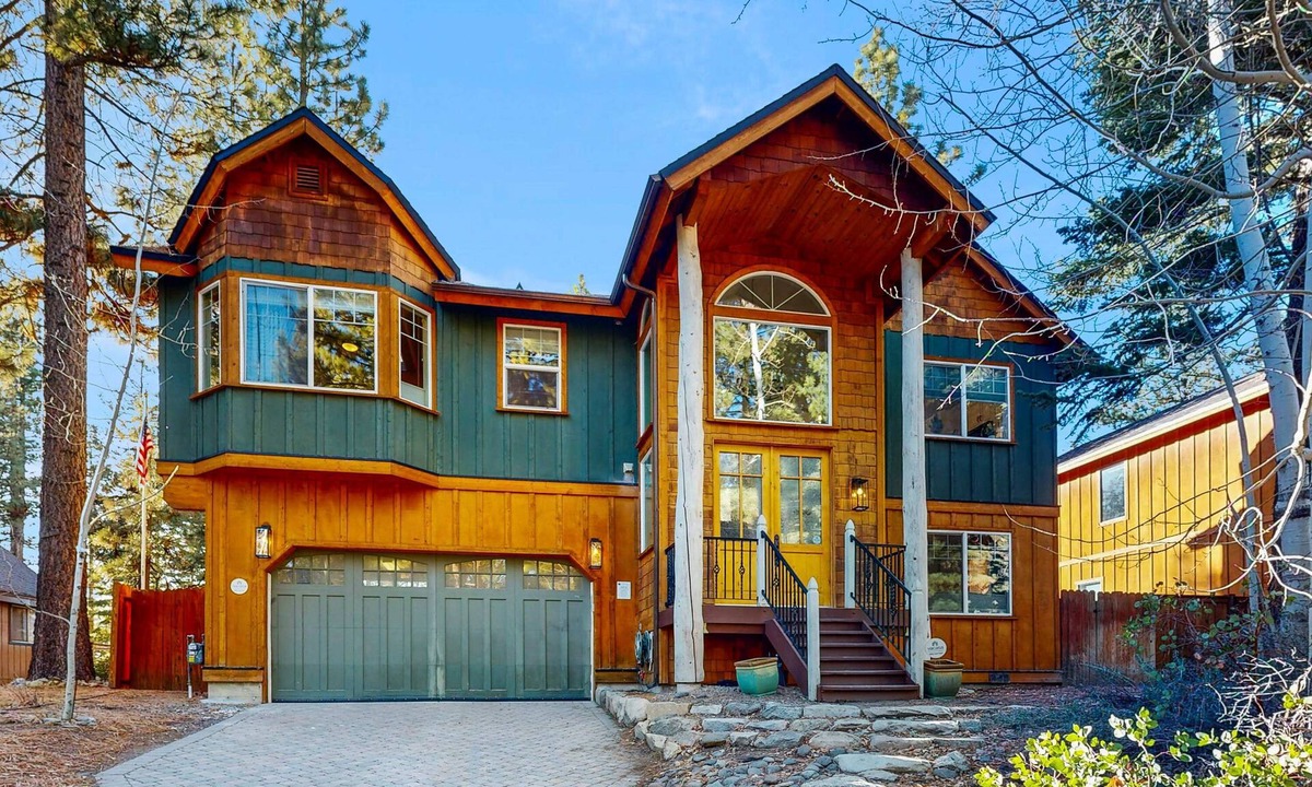 Pioneer Trail House | Beautiful & Spacious Newer Home with Lovely Master Suite & Gourmet Kitchen