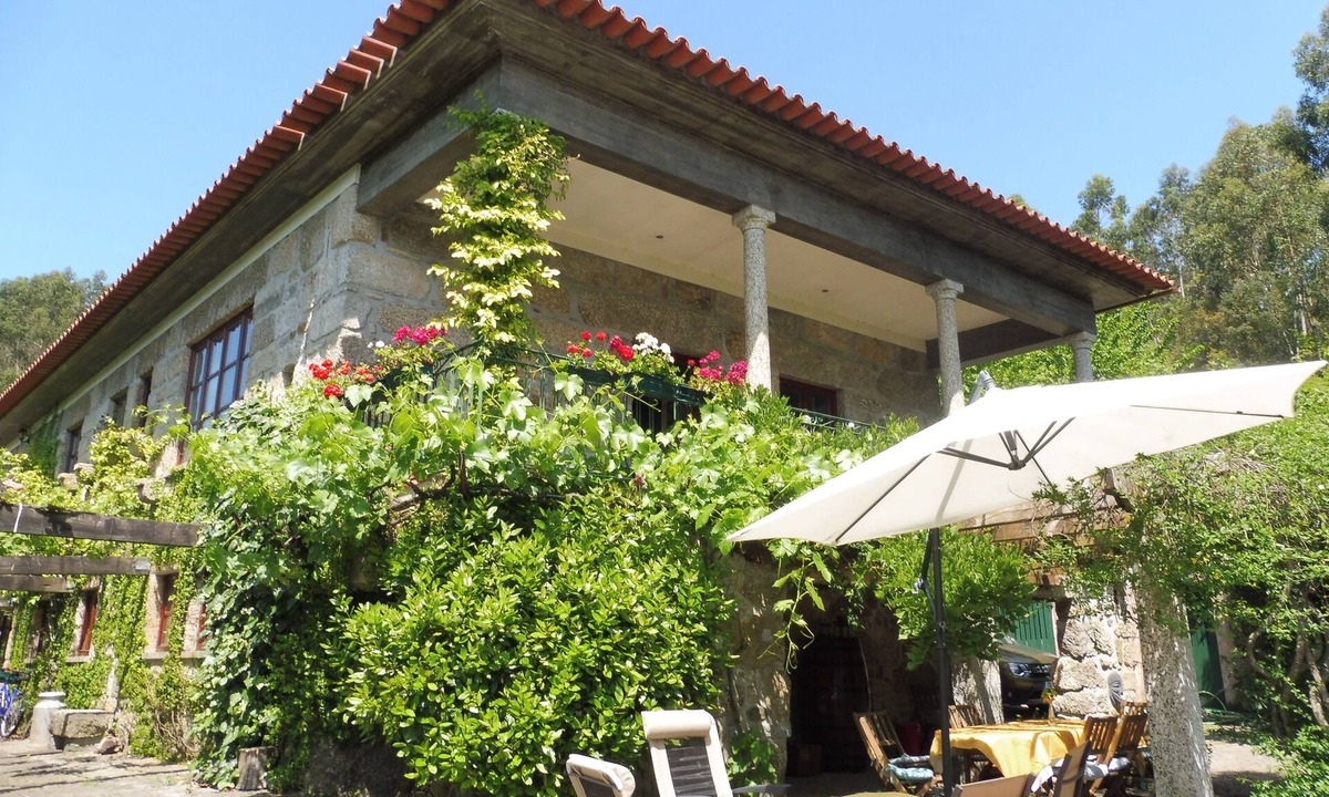 Portela Apartment | Beautiful spacious farmhouse apartment, with private pool, terrace, BBQ, Netflix