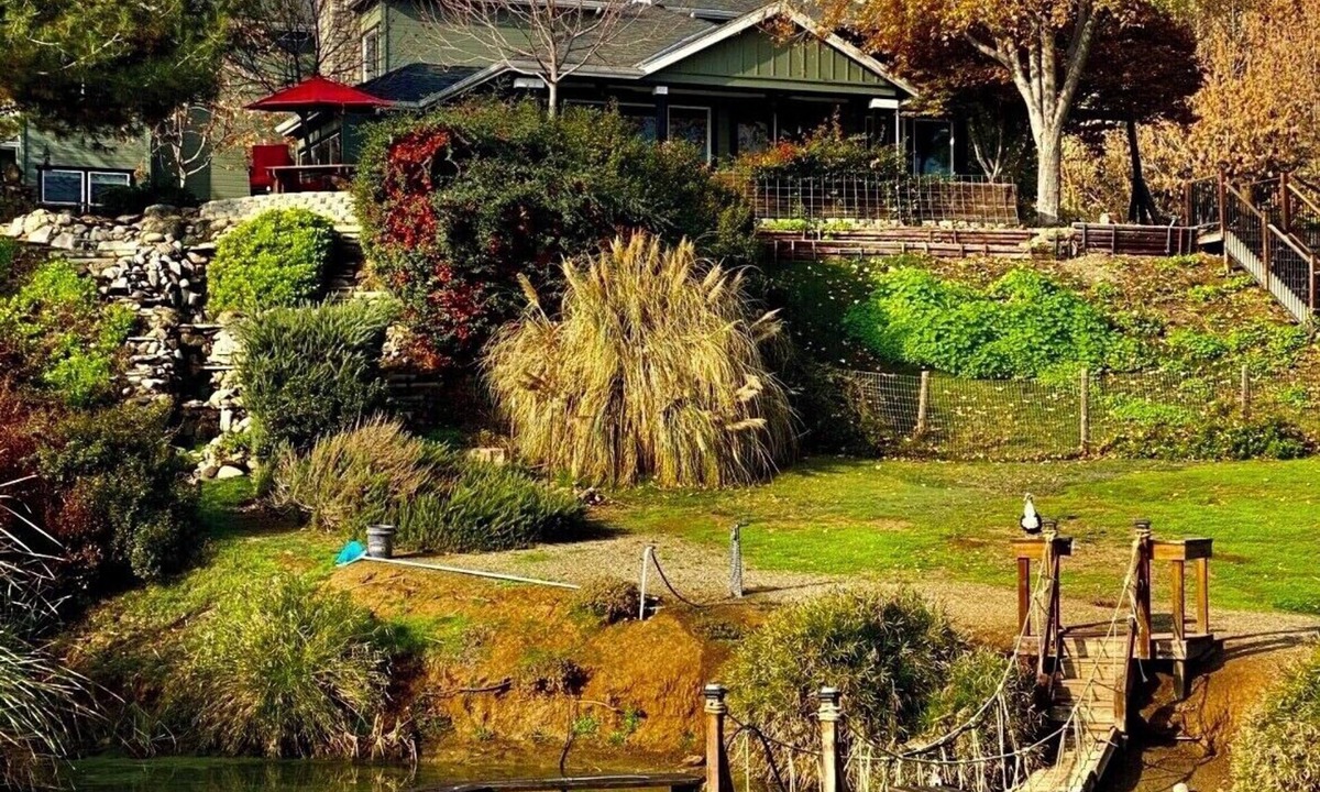 Exeter House | Beautiful Villa with Pool & Scenic Views in foothills close to Sequoia's
