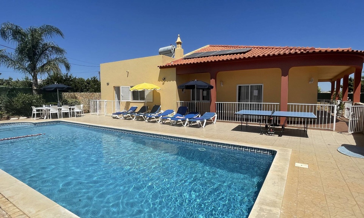 Albufeira Villa | Beautiful Villa with Relaxing Atmosphere. 4 Bedrooms, 4 Bathrooms, Large & Fenced Pool 8-10 persons