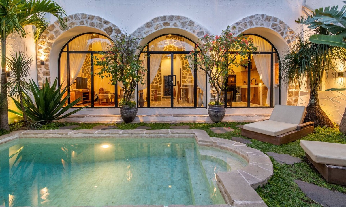 Tibubeneng Villa | Berawa Beach Villa | Private Pool | Sleeps 6