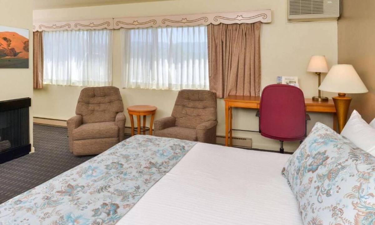Solvang Hotel | Best Find! 4 Family-Friendly Units, Outdoor Pool and Parking!