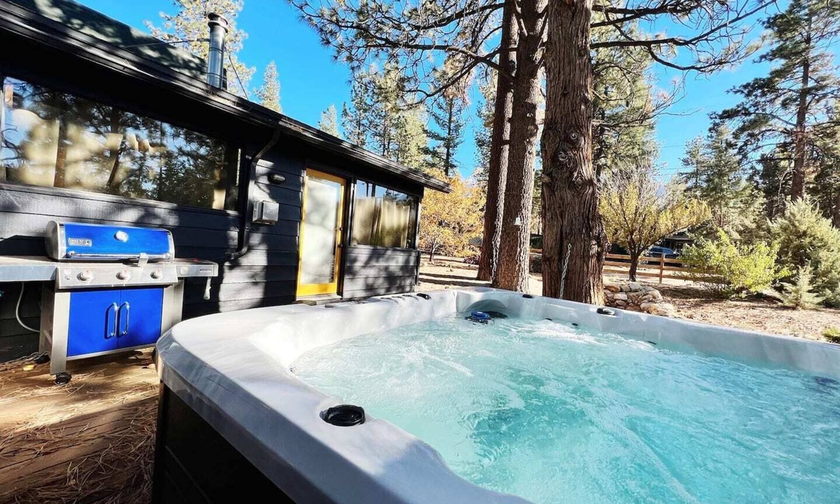 Woodlands Cabin | Big Bear A-Frame Cabin/HotTub/DogFriendly/Sleeps 6