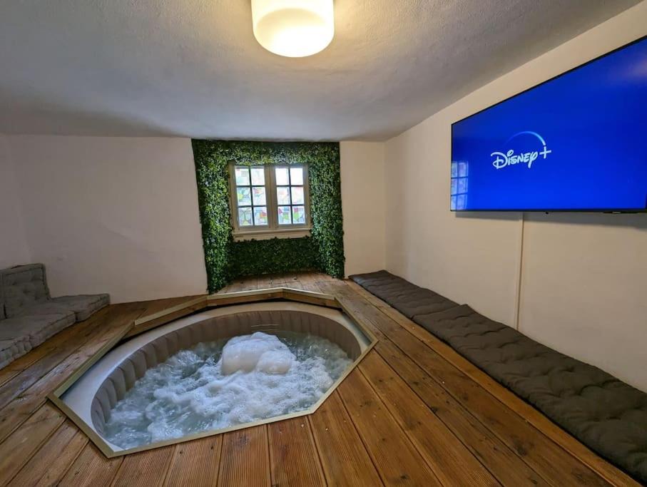 Sintra Villa | Biggest Portuguese Celebrity 300 years Palace! Pool & Spa, Sintra Center.