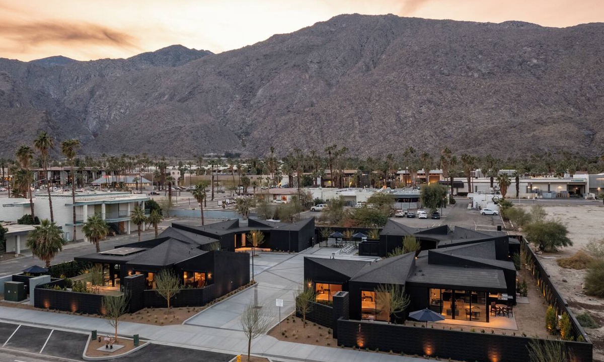 Downtown Palm Springs Hotel | Blackhaus Full Buyout by AvantStay | 16-Room Hotel
