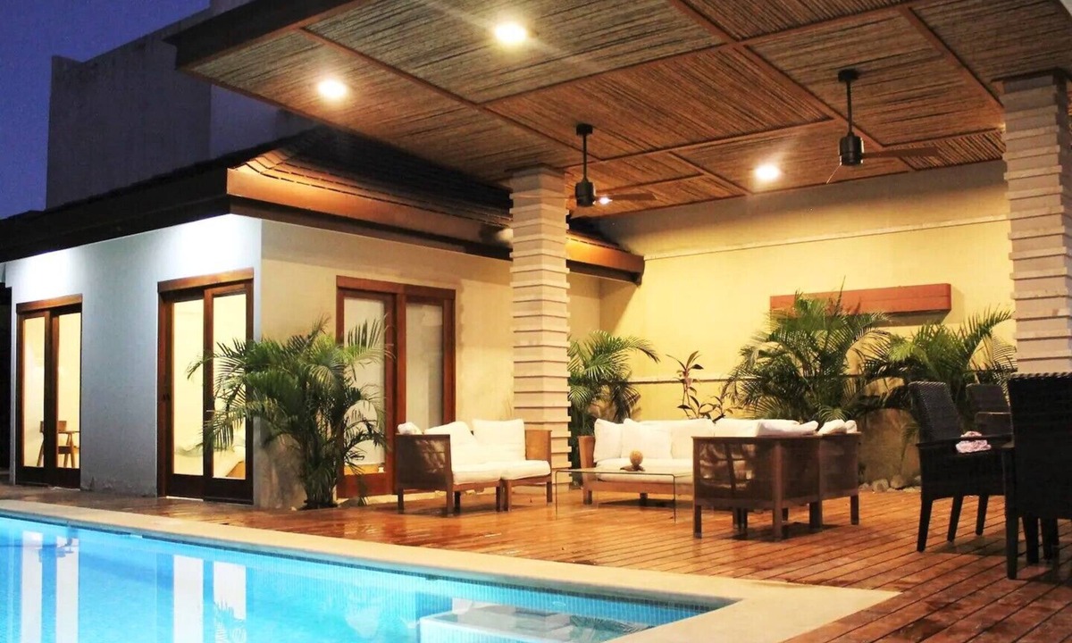 Playa Langosta House | Blue Iguana, steps from the beach.