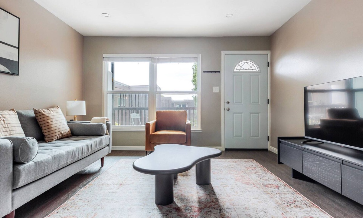 Central San Mateo Apartment | Blueground | Downtown, pool, nr Civic Center
