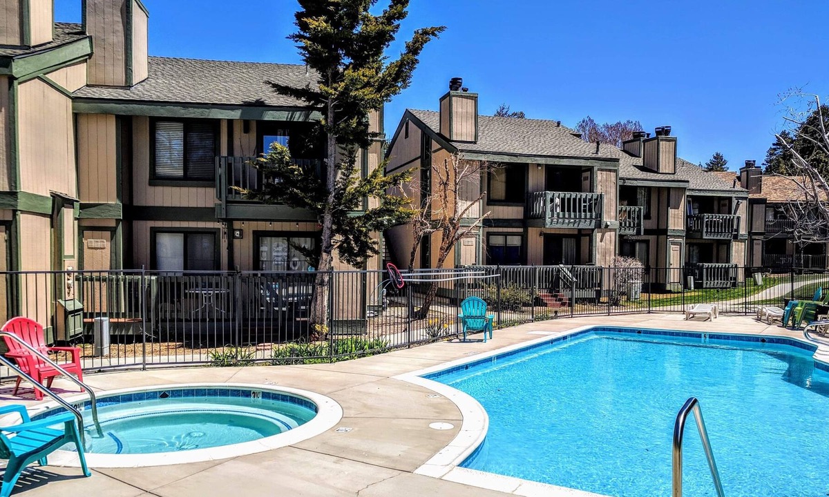 Boulder Bay House | Boulder Bay Lakeside Condo - Condo, great location for kayaking and paddle boarding! Heated Pool!