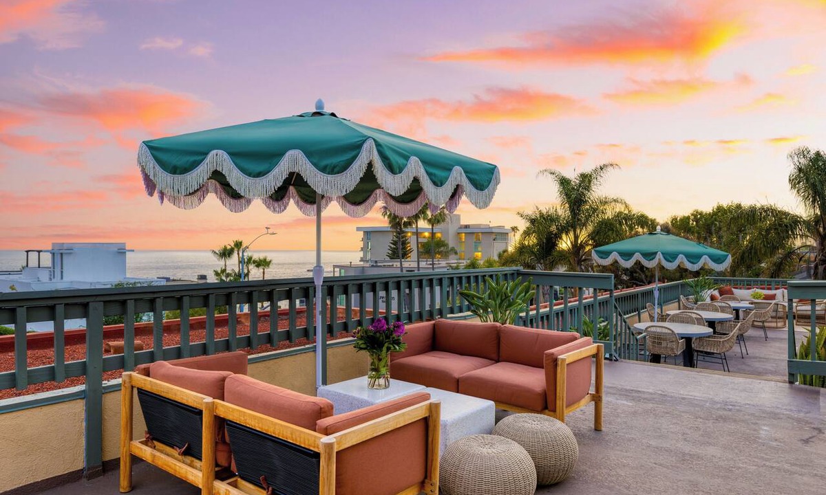 Diamond Crestview Hotel | Boutique Stay, Pool + Hot Tub, Rooftop, Walk to Beach | The Mara by AvantStay