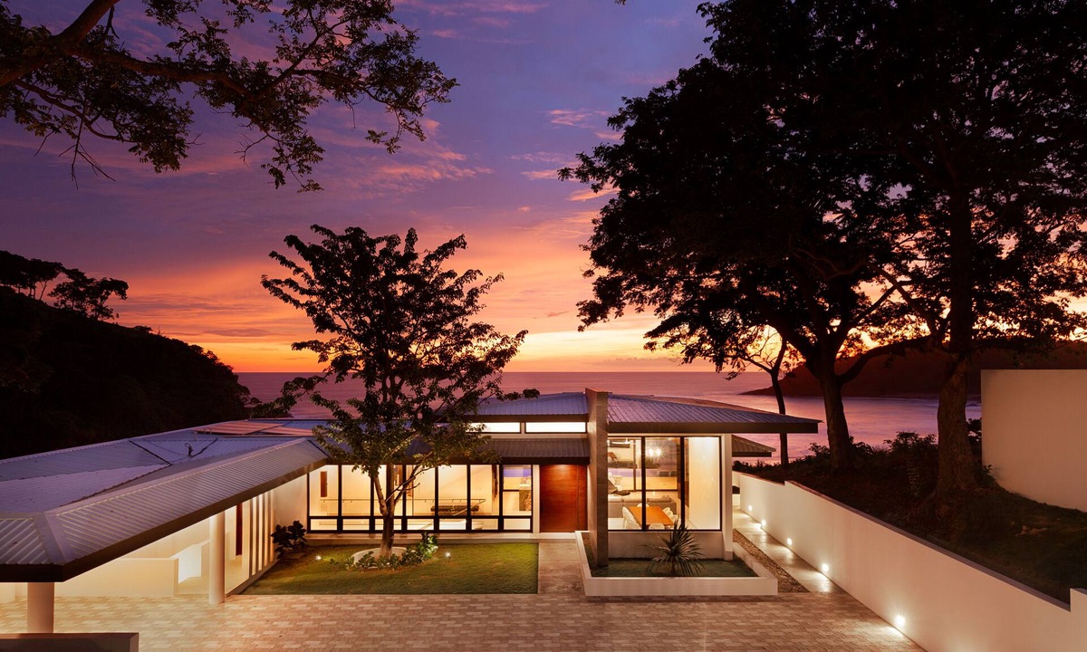 San Juan del Sur House | Brand New Beach front 5 bedroom house steps from the beach