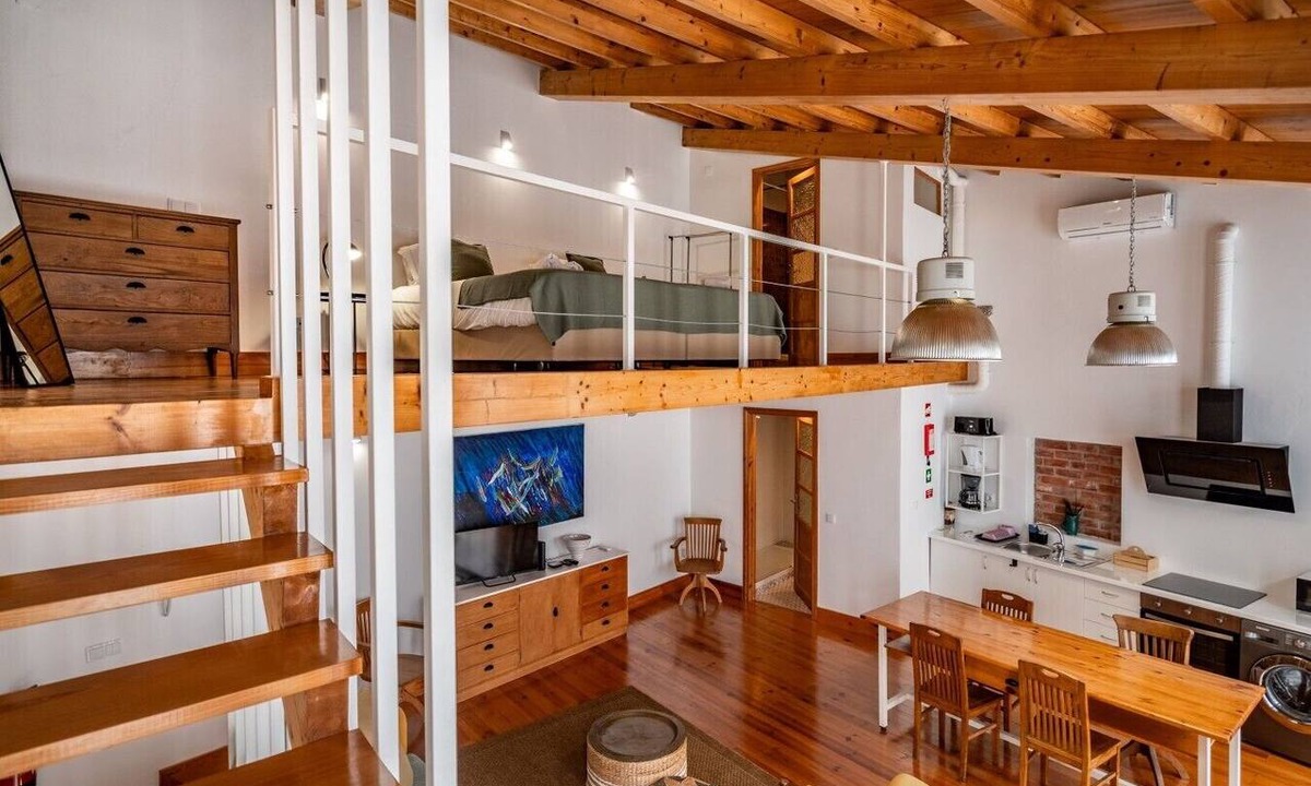 Caparica Apartment | Breezy Sunlit Loft in Porto Brandão
