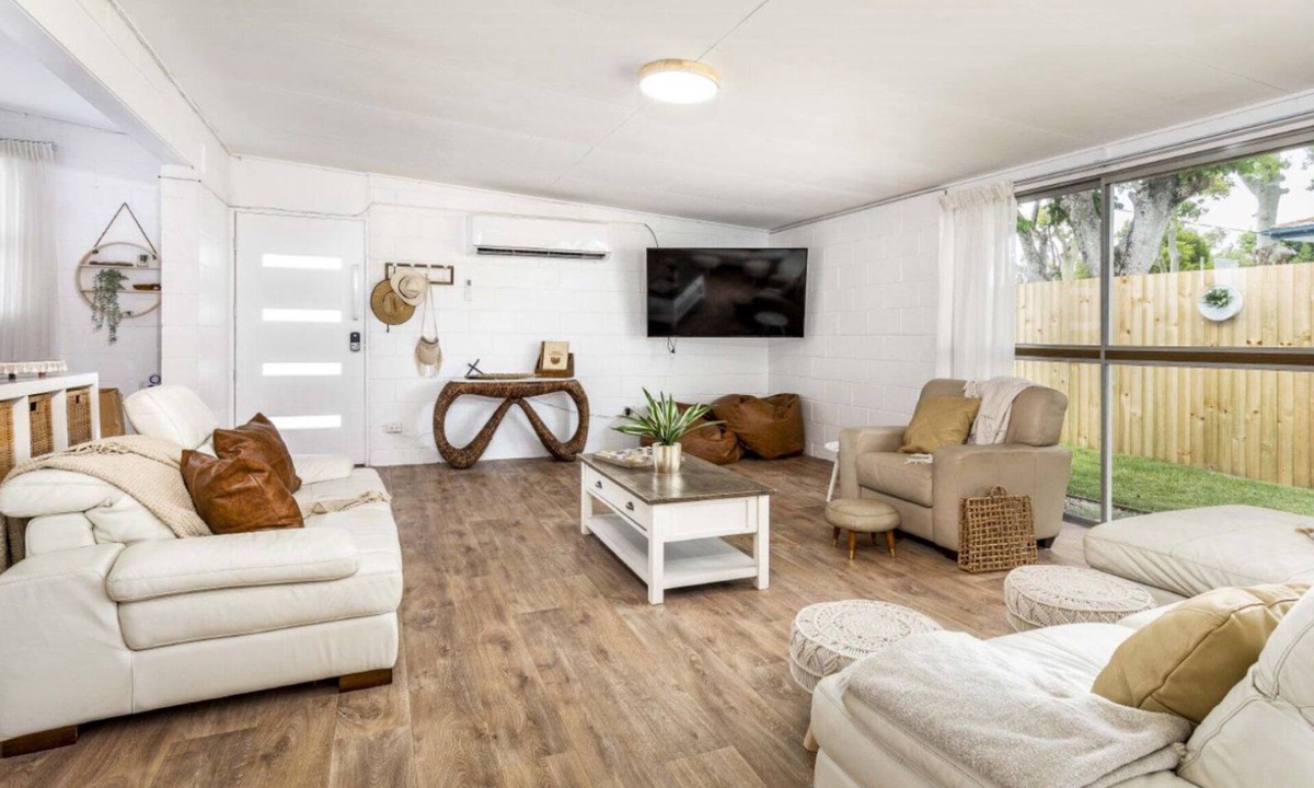 Bongaree House | Bribie Boho - 250m to the Waterfront (Pet Friendly)