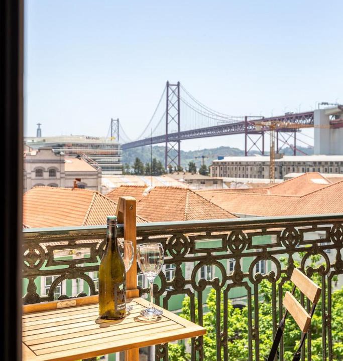 Alcantara Apartment | Bridge View Balcony, near LX Factory and Belém