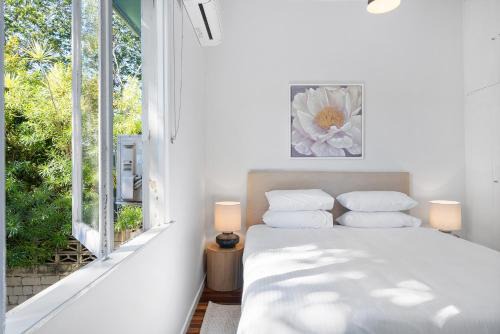 Ashgrove Apartment | Bright 3-Bed with Garden by Banks Street Reserve