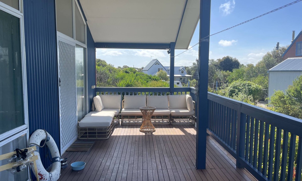 Venus Bay House | Bright Coastal Escape. Large Private Deck. Pets Welcome. Walk to Beach & Nature