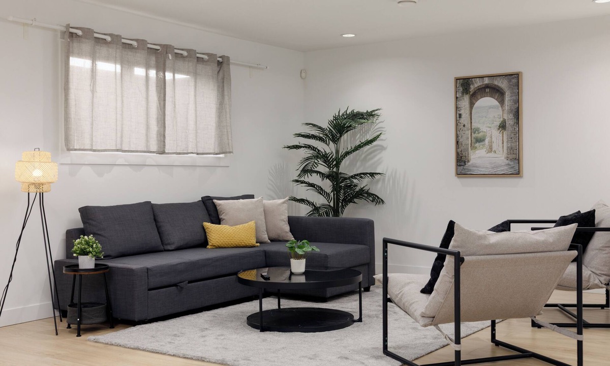 Willoughby House | “Bright, cozy 2‑bedroom bsmt suite with large parking in a quiet, family‑friendly area. Near Langley Events Centre and close to Willoughby Town Centre, Willowbrook, Costco, Walmart, cafés, parks, and Hwy 1 for easy travel across the Lower Mainland.