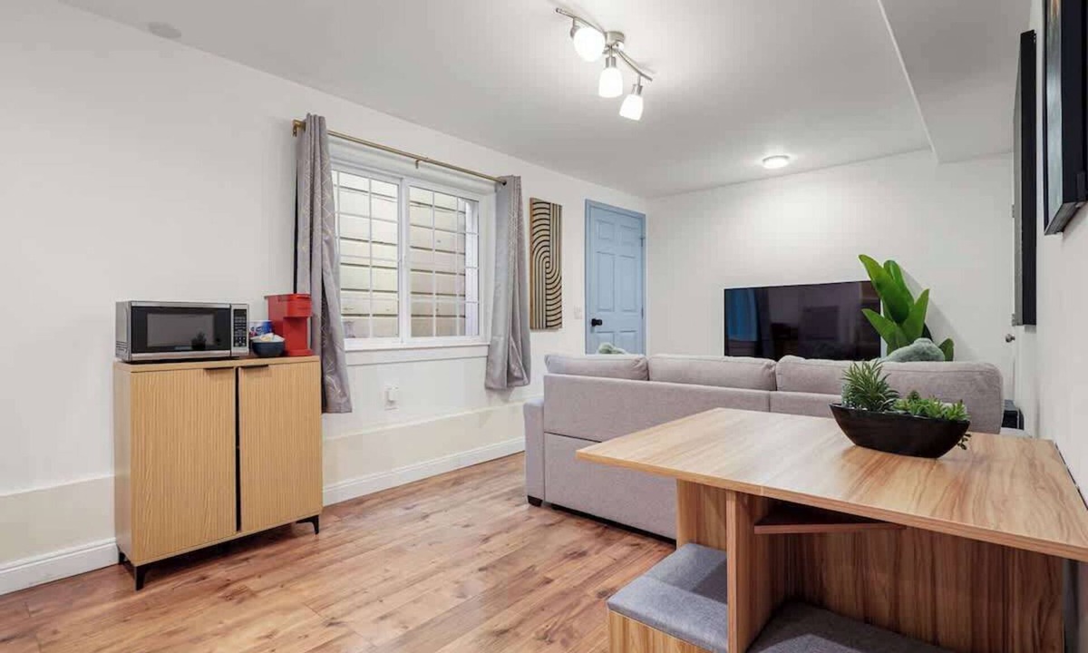 Inner Parkside House | Bright & Modern 2BR/2BA Private Entry Near SFSU, Park & Transit