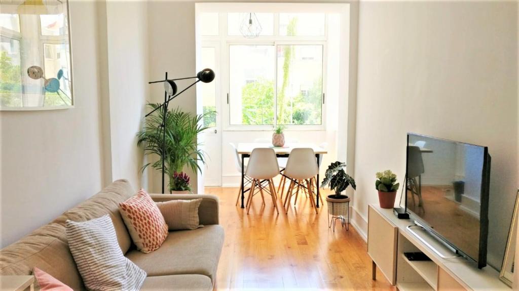 Alcantara Apartment | Bright Riverside Apartment - AC - LX Factory