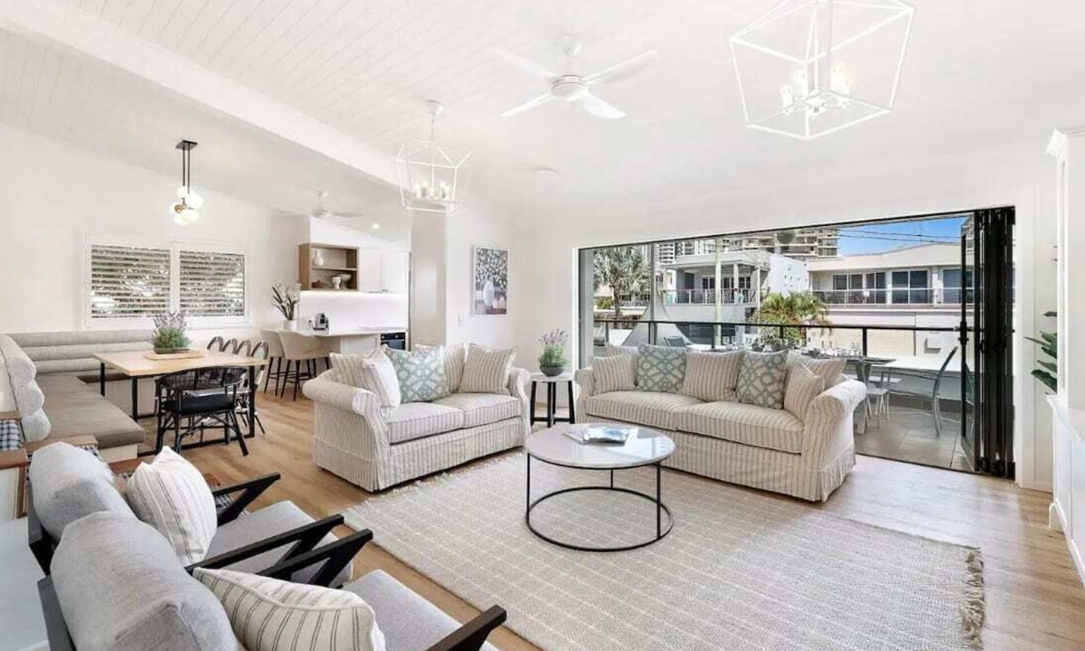 Surfers Paradise Villa | Budds Villa 1 By Khove