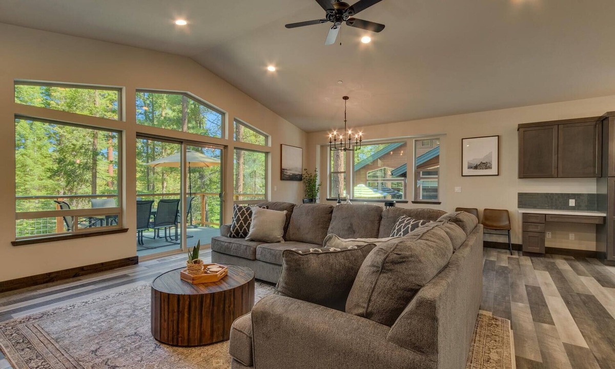 Pioneer Trail House | Built in 2021, Chef's Kitchen, Classic Arcade, 200mbps Wifi, Grill, Close to Heavenly: North Woods