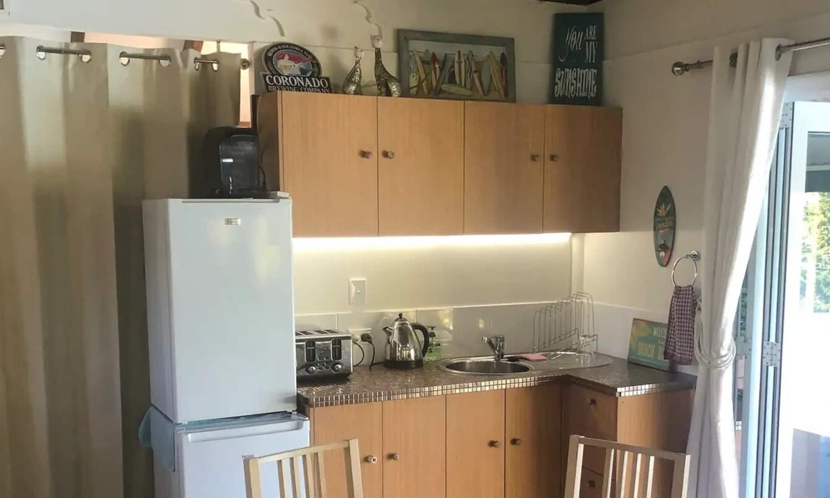 Burleigh Waters Apartment | Burleigh Waters Bungalow - a Real Tropical Oasis