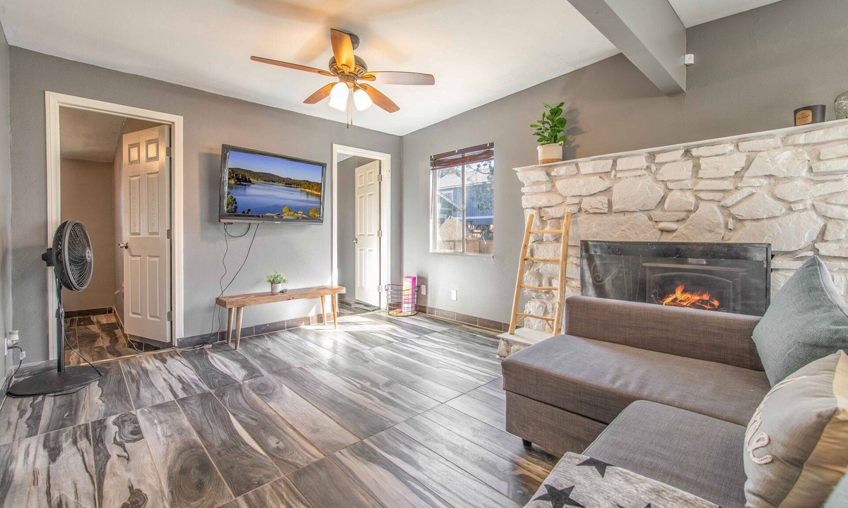 Woodlands Cabin | Cabin on Sixth - Warm and Modern