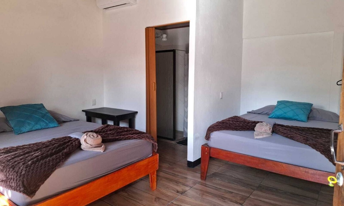 Hone Creek Hotel | Cabini Taz