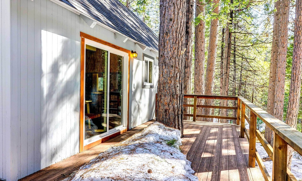 Cold Springs Cottage | California Cabin Rental - Hike, Ski, Boat!