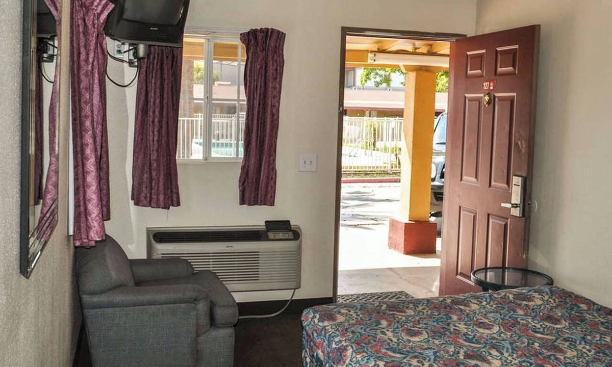 Calexico Hotel | California Suites Motel
