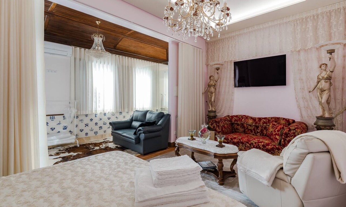 Ronfe Apartment | Camélia Garden Suite – Private Holiday Suite with Wi-Fi and Air Conditioning