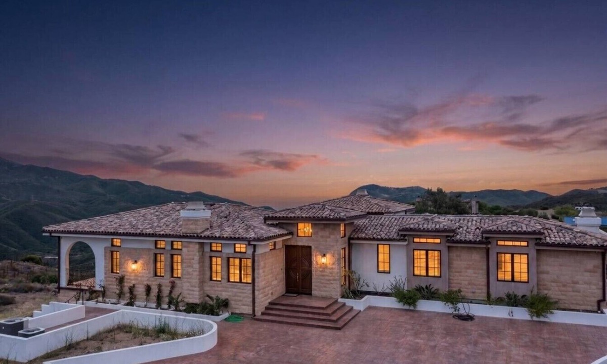 Malibu House | Canyon & Vine | Malibu Haven Ocean & Canyon Views