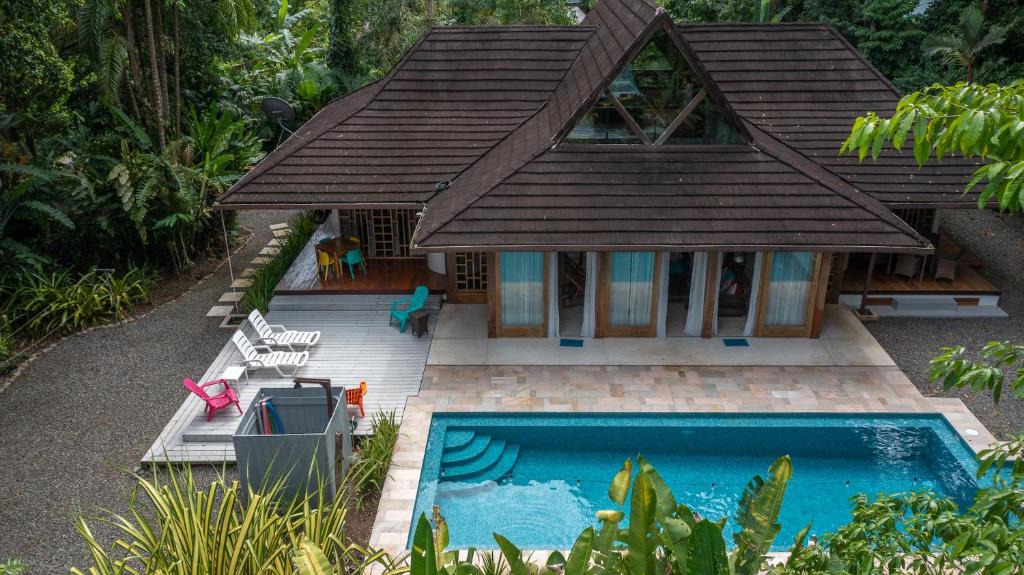 Chiguata Ski Chalet | Casa Ambar - Luxury Jungle Villa with Pool near Chiquita Beach