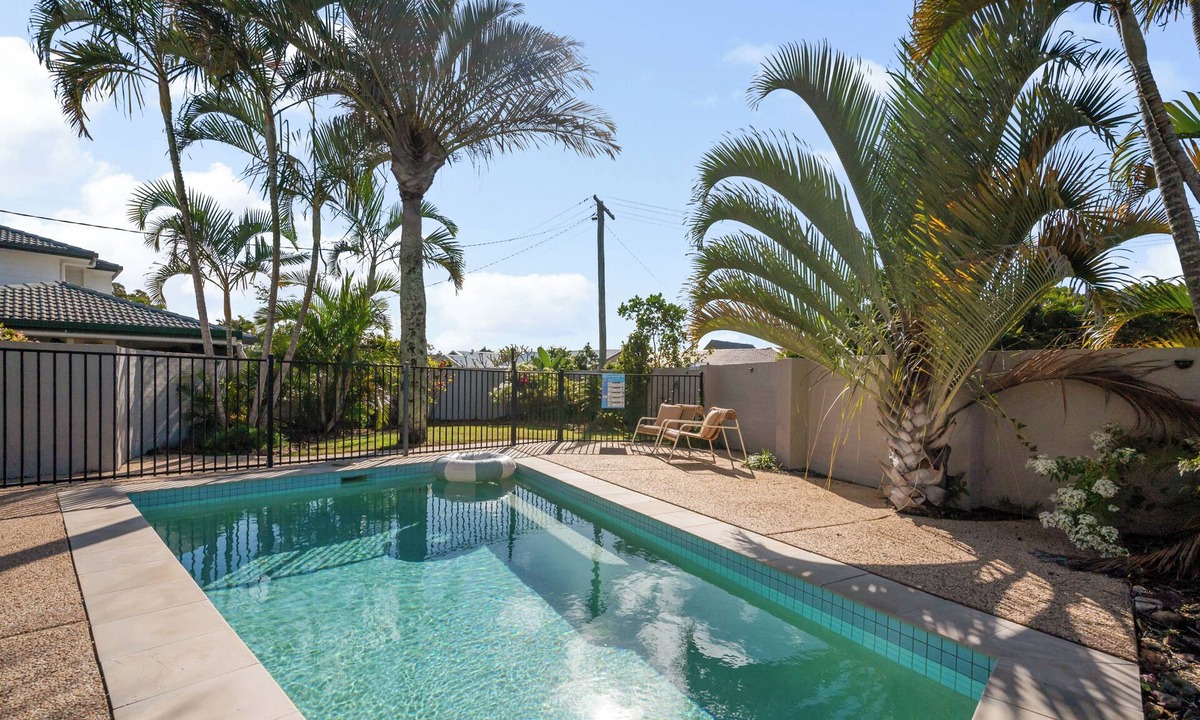 Banksia Beach House | Casa Banksia | Waterfront Ocean Views | Huge Pool