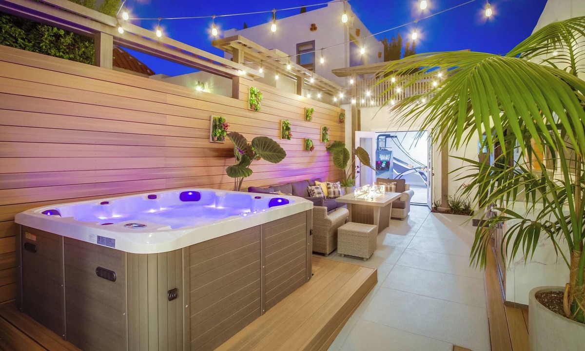 Middletown House | Casa Blanca–Ultimate Getaway: Spa, Game Rooms, Firepit, Views